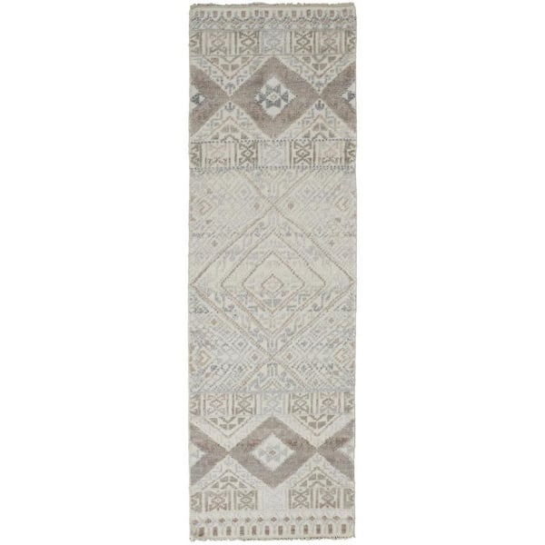 HomeRoots 2 ft. x 8 ft. Gray, Ivory Geometric Runner Rug