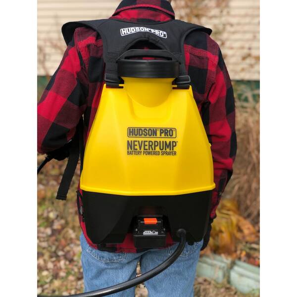 BLACK+DECKER Battery Powered 4 Gallon Backpack Sprayer Review, No more need  to manually pump 