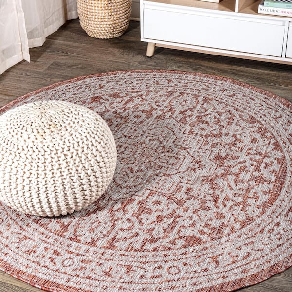 Red/Taupe 5 ft. Round Sinjuri Medallion Textured Weave Indoor/Outdoor Area Rug