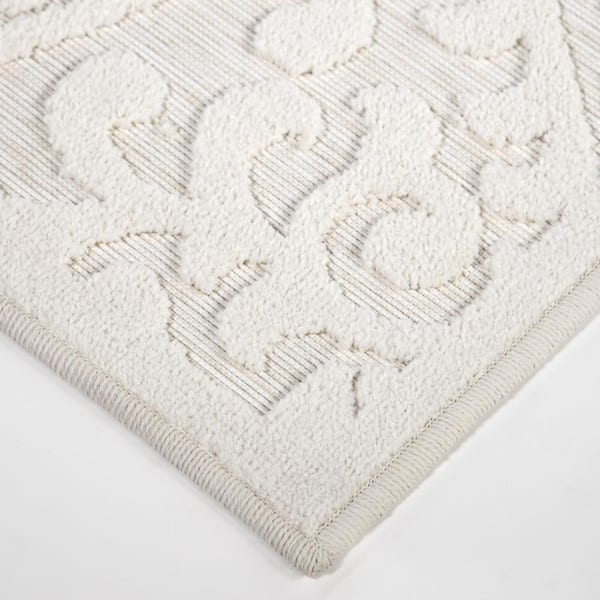 Bluebonnets Off-White 2 ft. x 8 ft. Indoor/Outdoor Runner Rug