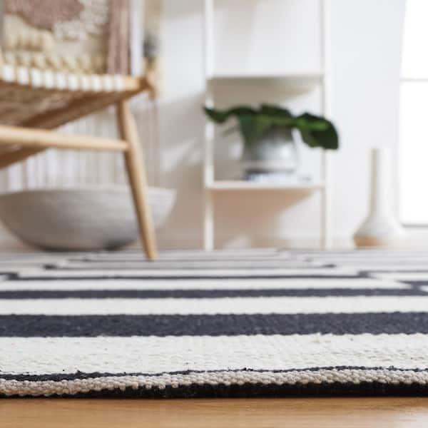 Dannyell Rectangle Checkered Machine Woven Polyester Area Rug in Light Gray/White Latitude Run Rug Size: Rectangle 6'7 x 9