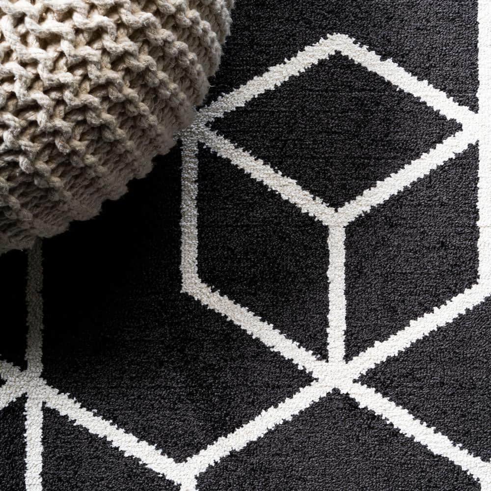 Black and White Geometric Mid-Century Modern Area Rug 4 x 6