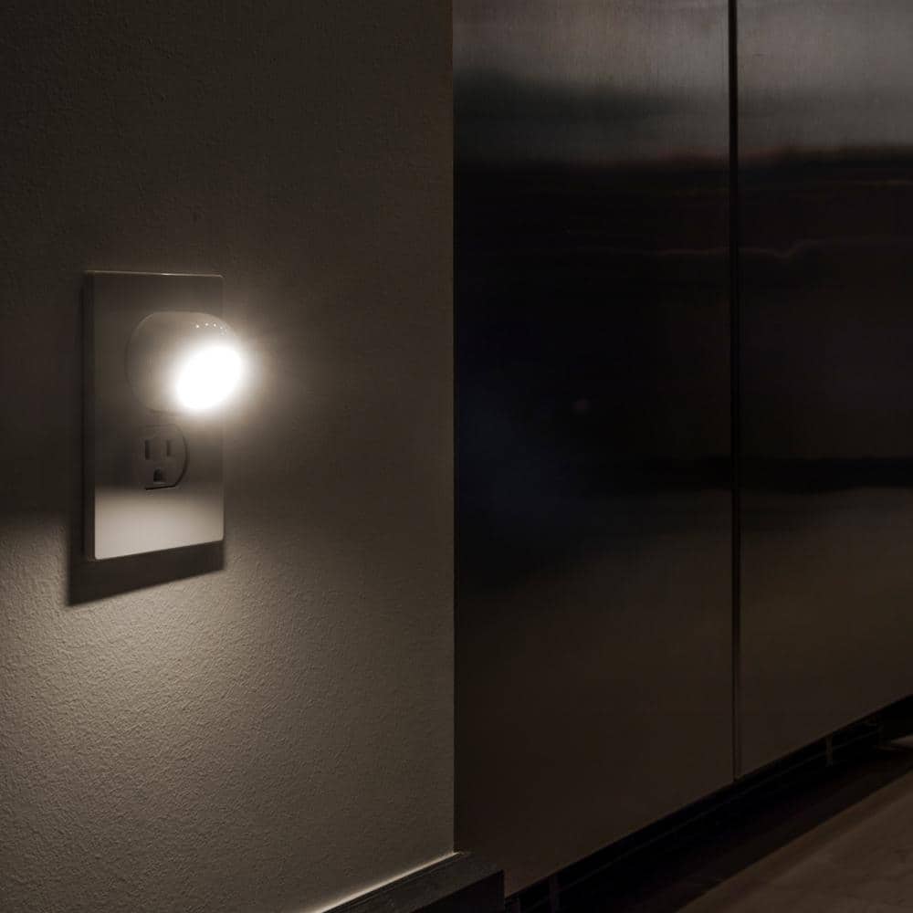 White Automatic LED Night Light with Motion Sensor, 2 Pack