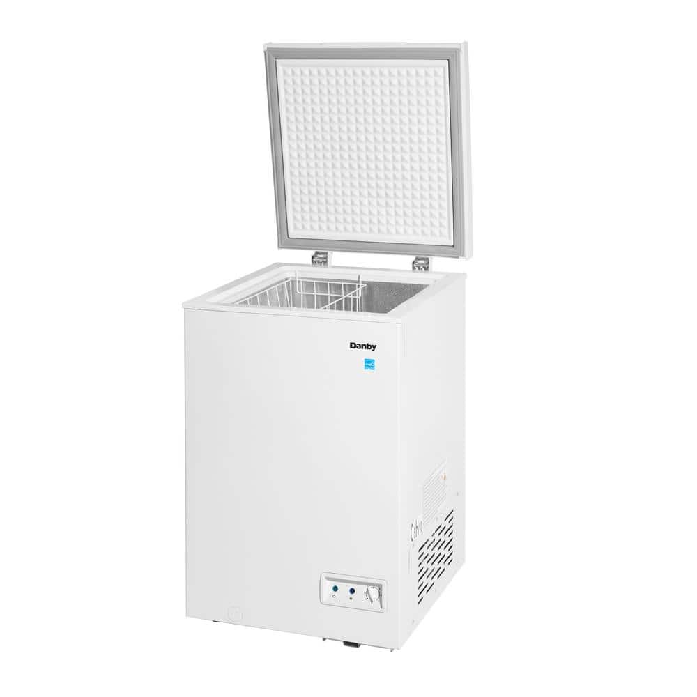 Compact White Energy Star Chest Freezer with Manual Defrost