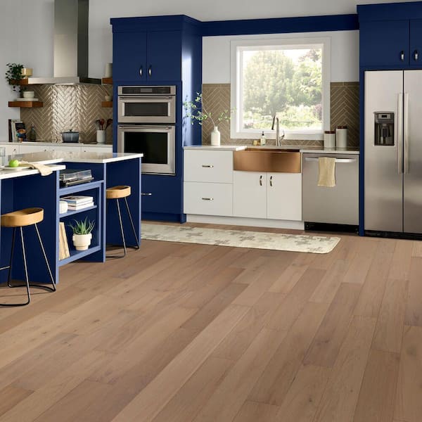 Bruce Time Honored Tuscan Breeze Wh Oak 3/8 in. T x 6.5 in. W T+G Wire Brushed Engineered Hardwood Flooring (32.11 sq.ft./ctn)