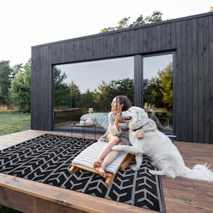 Amsterdam Design 5 ft. x 7 ft. Size Black & Gray 100% Eco-friendly Lightweight Plastic Indoor/Outdoor Area Rug