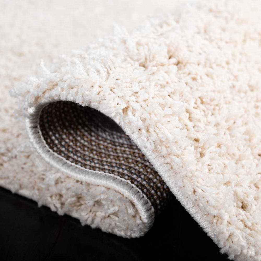 Ivory Elegance 47" Round Plush Synthetic Shag Rug