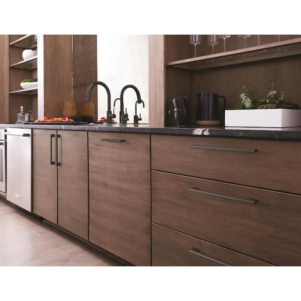 Versa 6-5/16 in. (160mm) Modern Matte Black Bar Cabinet Pull