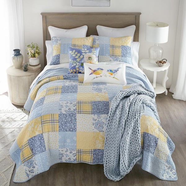DONNA SHARP Spring Flowers 3-Piece Blue and Yellow Cotton Pieced Queen Quilt Set