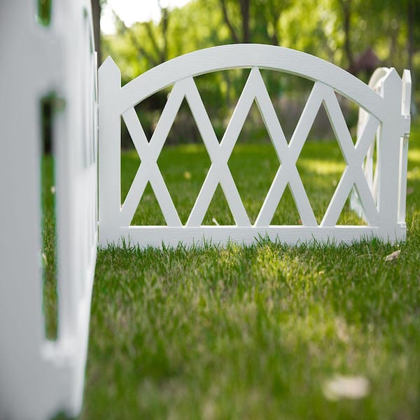 18 in. H 36 in. W White Wood Picket Garden Fence