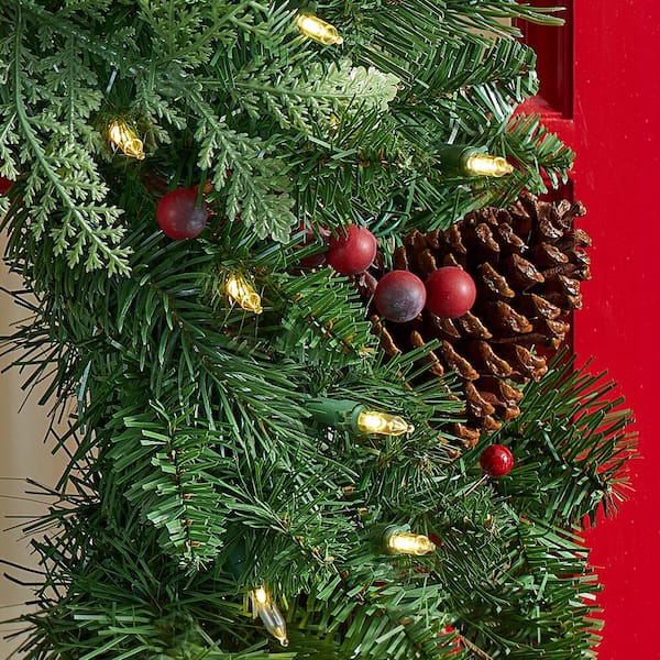 https://images.thdstatic.com/productImages/8883eceb-1aa7-497a-a962-575a2fc567f1/svn/home-accents-holiday-christmas-wreaths-gd26p4598l02-1d_600.jpg