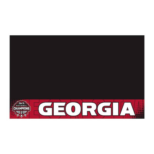 FANMATS 42 in. Georgia Bulldogs 2021-22 National Champions Vinyl Grill Mat