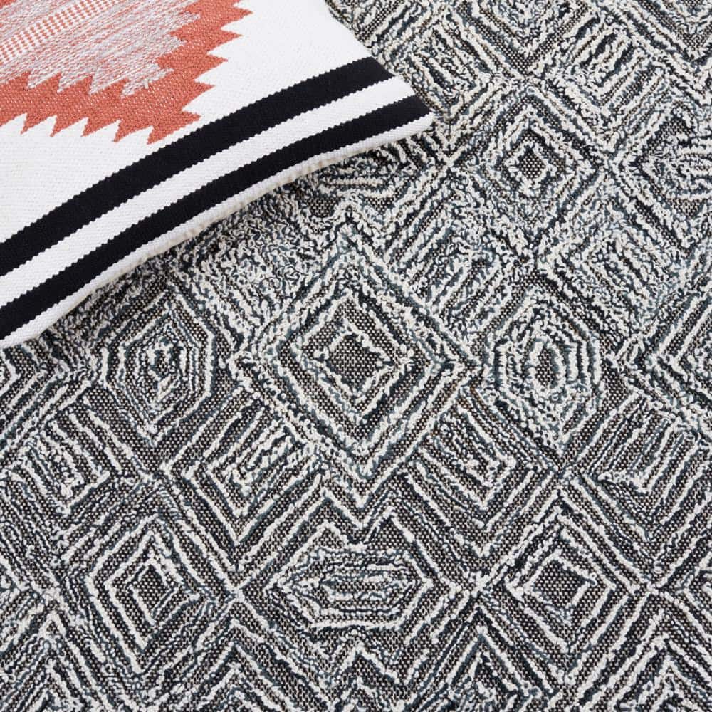 Black and Ivory Hand-Tufted Wool 8' x 10' Area Rug