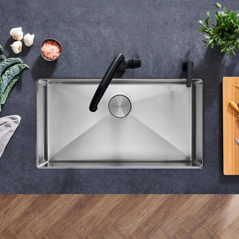 Quatrus 32" Stainless Steel Single Bowl Undermount Kitchen Sink