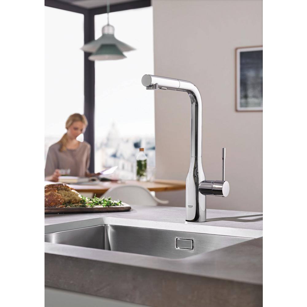 Modern Black Brass Kitchen Faucet with Pull-out Spray