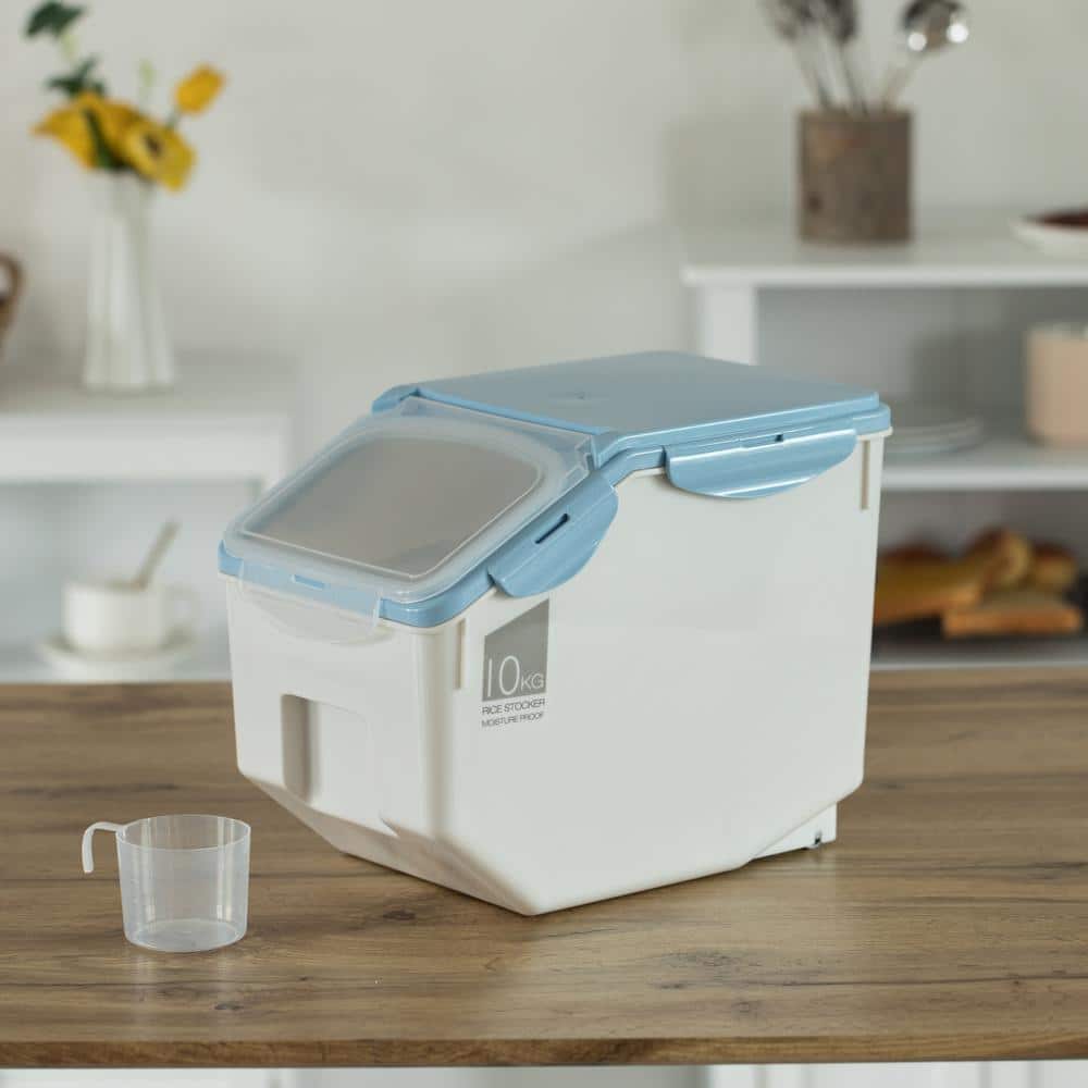 Clear BPA-Free Plastic Food Storage Containers Set with Measuring Cup and Wheels