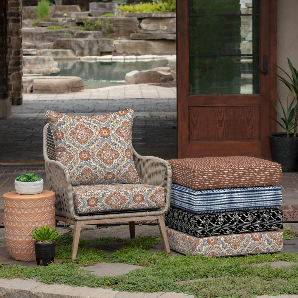Global Vintage Medallion 24" x 24" Outdoor Deep Seat Cushion Set