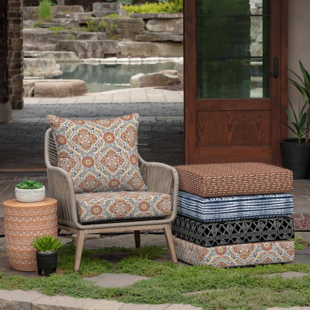 Global Vintage Medallion 24" x 24" Outdoor Deep Seat Cushion Set