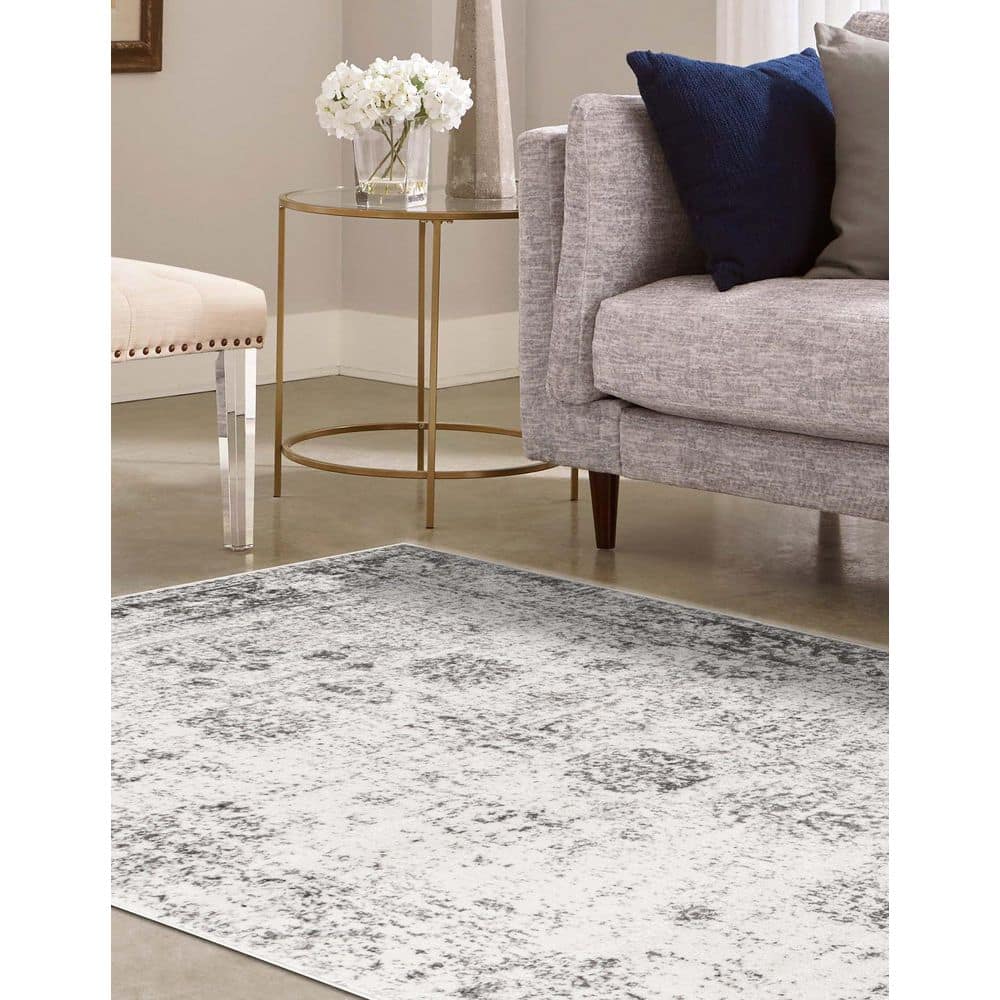 Sofia Casino Gray Synthetic 3' 3" x 5' 3" Indoor Area Rug