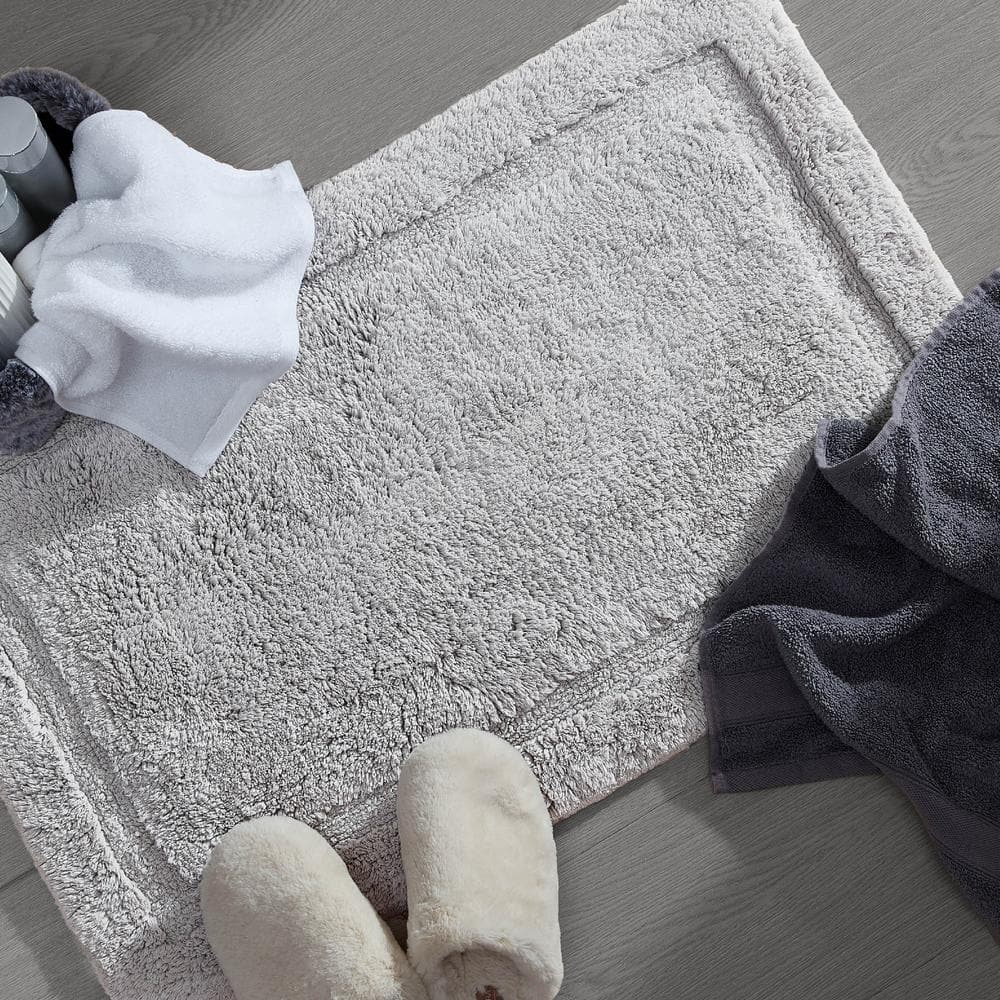 Soft Gray Cotton Plush Bath Mat with Border - 20" x 32"