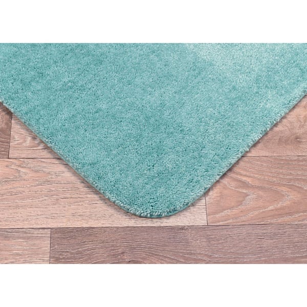 Traditional Sea Foam 21 in. x 34 in. Washable Bathroom 2 -Piece Rug Set