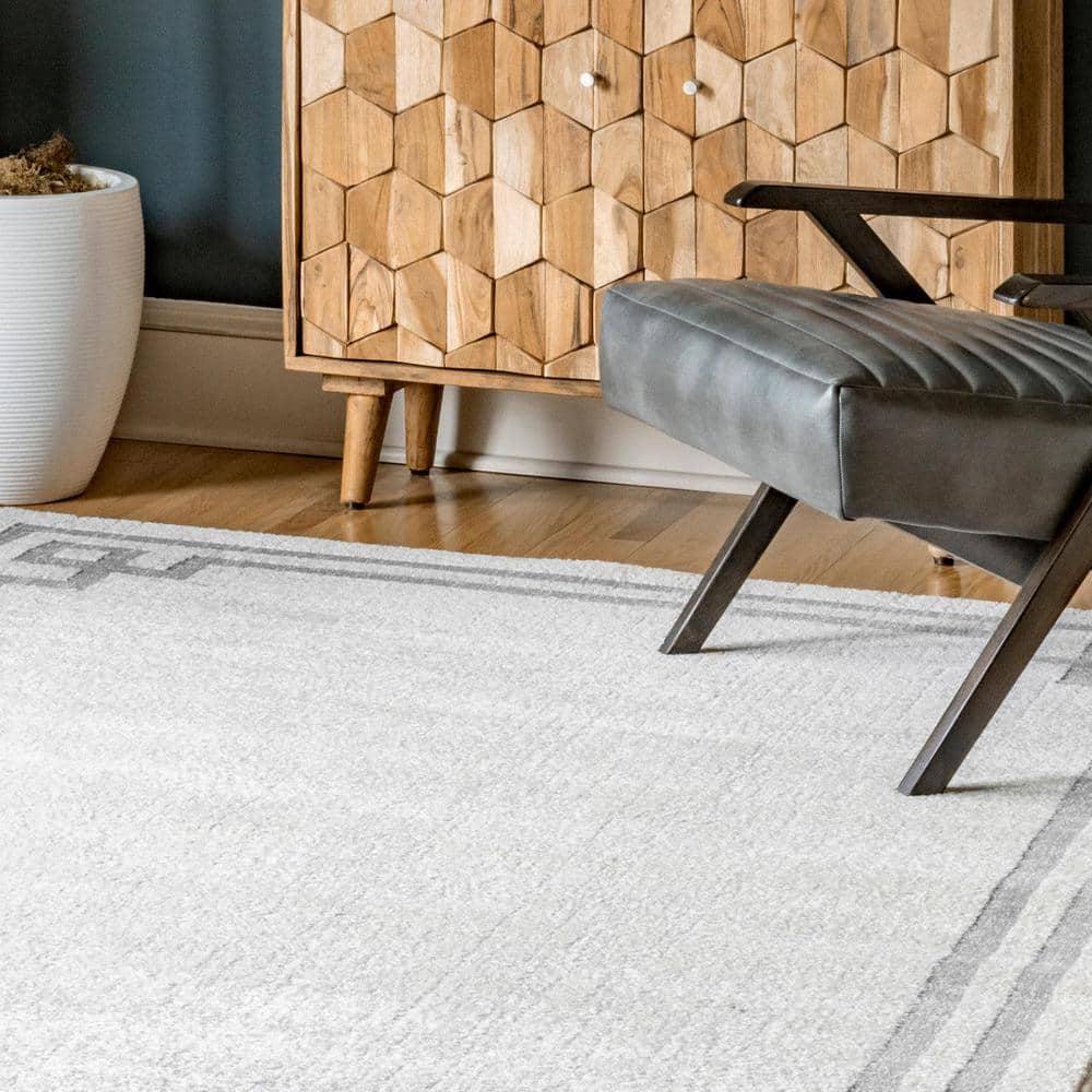 Gray Rectangular Reversible Synthetic Area Rug 5' x 7'
