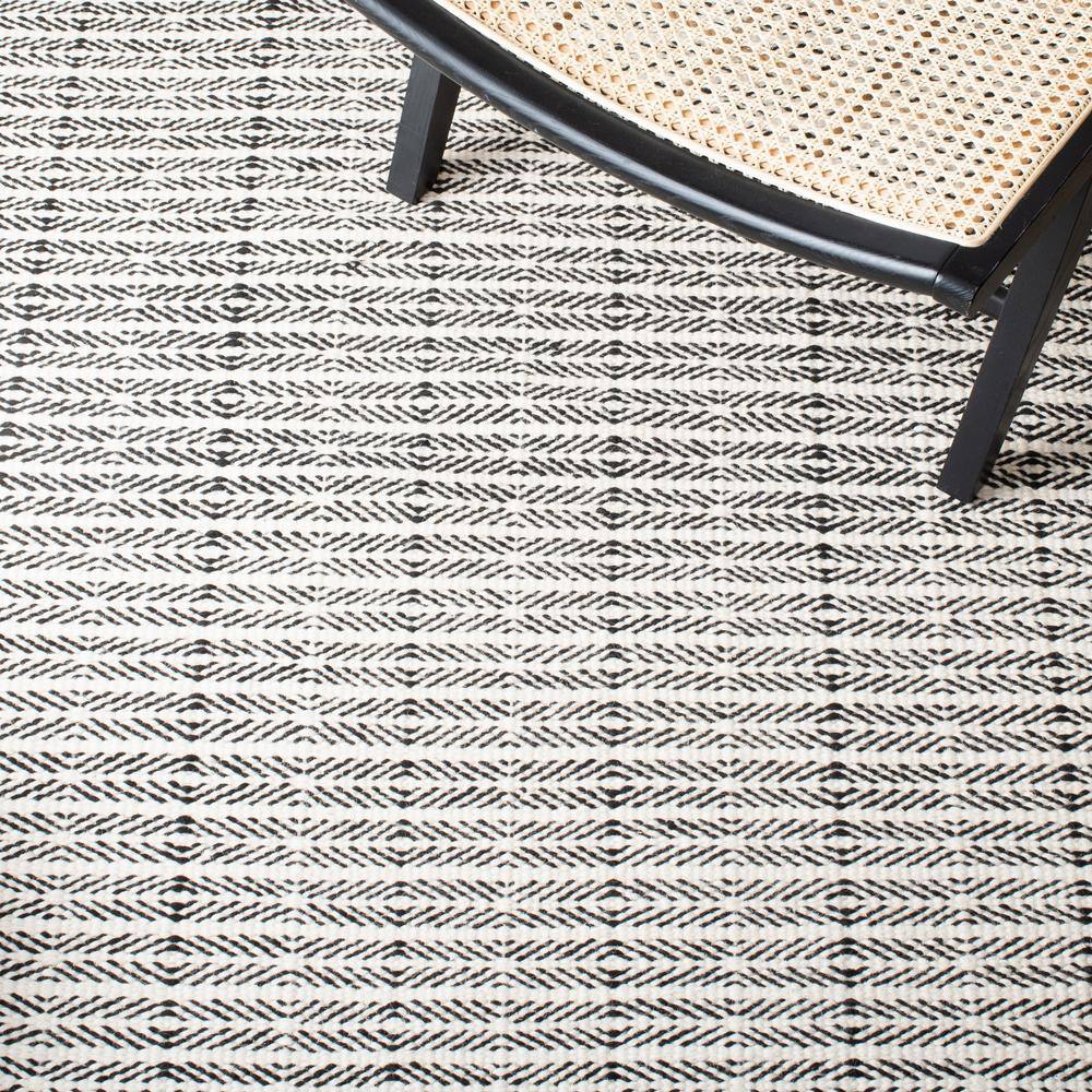 Handmade Black and Ivory Wool Tufted Reversible Area Rug, 9' x 12'