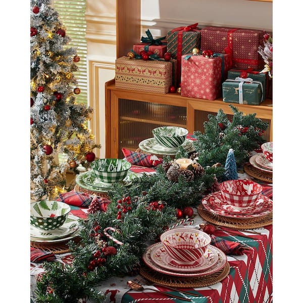 23 fl. oz. Ceramic Christmas Soup Bowls, Deep Ceramic Bowls for Salad, Dessert, Pasta and Ice Cream (6-Pack)