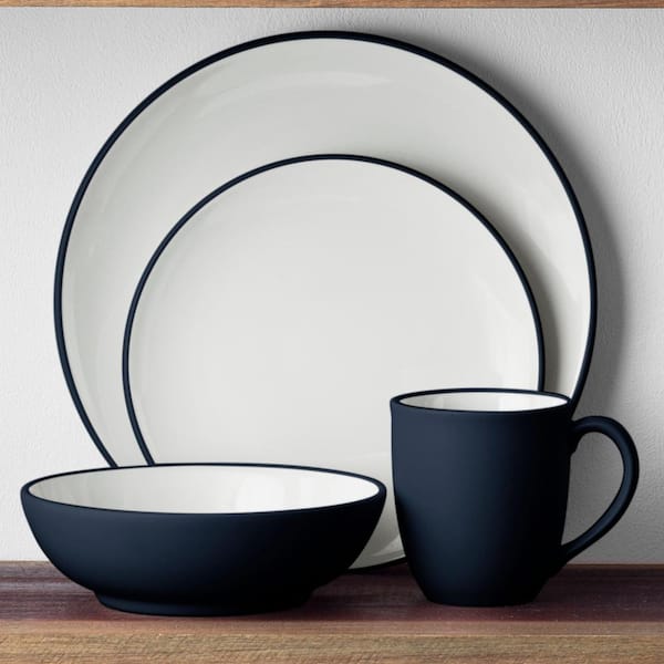Colorwave Navy 8.25 in. (Blue) Stoneware Coupe Salad Plates, (Set of 4)