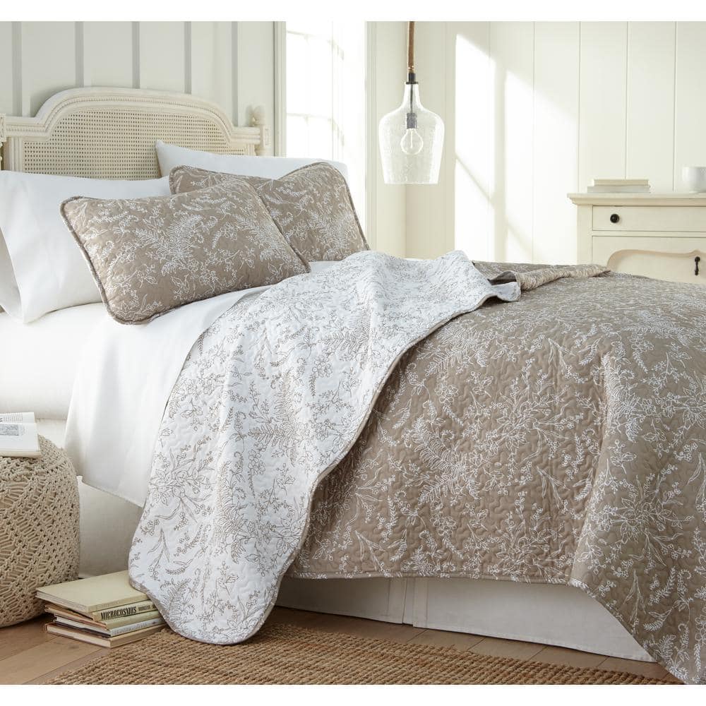 Luxurious and Reversible 3-piece Carrie Coverlet  Embroidered Quilt Set 