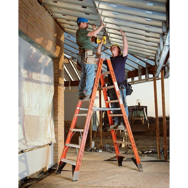 Werner 6000 8-ft Fiberglass Type 1-250-lb Load Capacity Step Ladder in the  Step Ladders department at