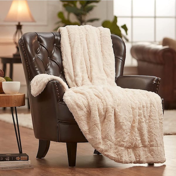 CHANASYA Wolf Ivory Polyester Throw Blanket with Reversible Sherpa Shearling - 60 in. x 70 in.