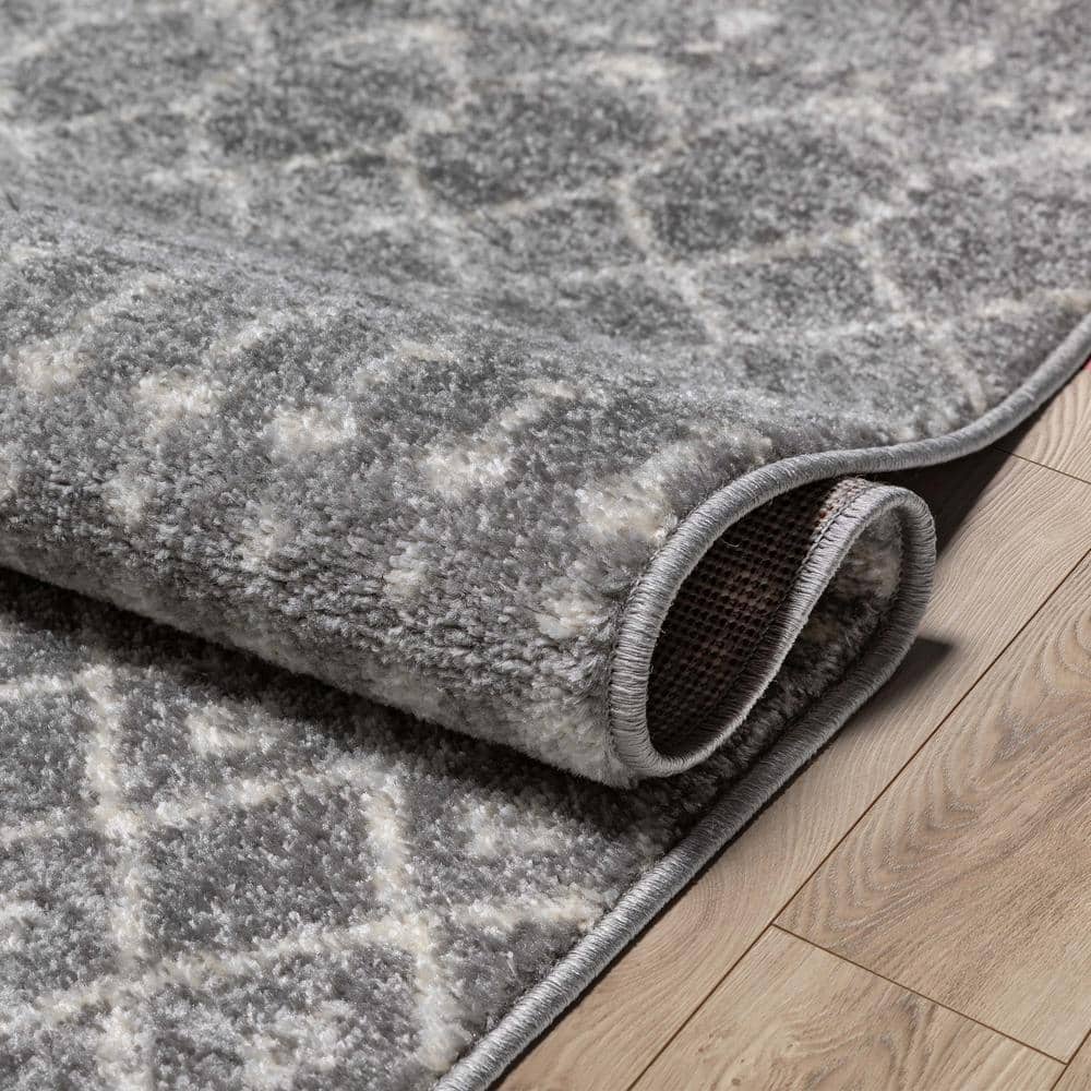 Gray Geometric Moroccan Trellis 5'3" x 7'3" Area Rug