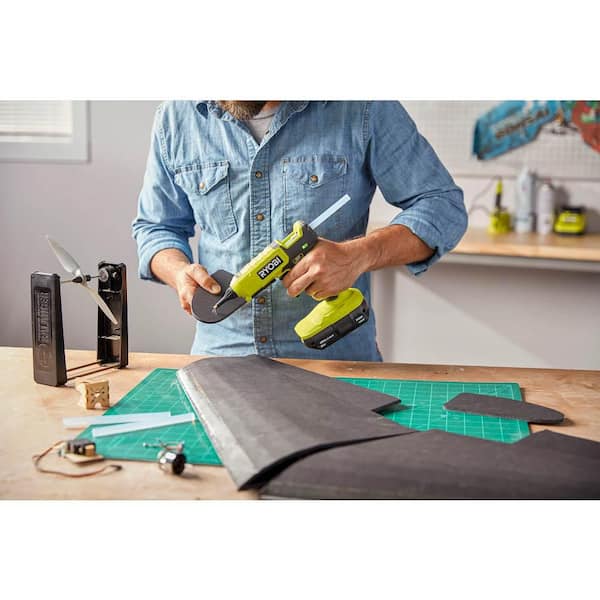 RYOBI GENUINE P305 18V 18-VOLT CORDLESS HOT HEATED GLUE GUN TOOL WITH 3  STICKS(TOOL ONLY ) for Sale in Boca Raton, FL - OfferUp