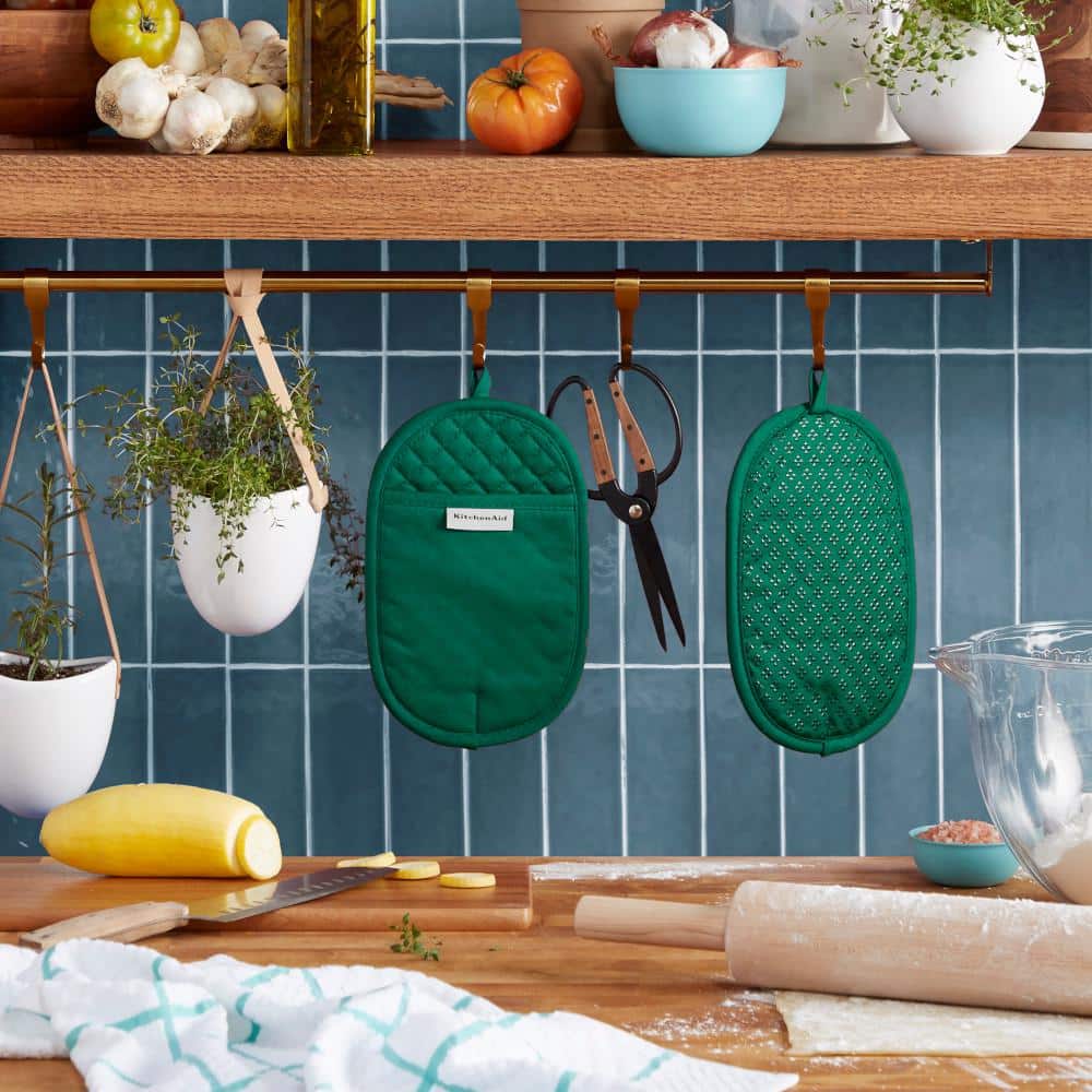 Asteroid Dark Green Silicone Grip Oval Pot Holder Set