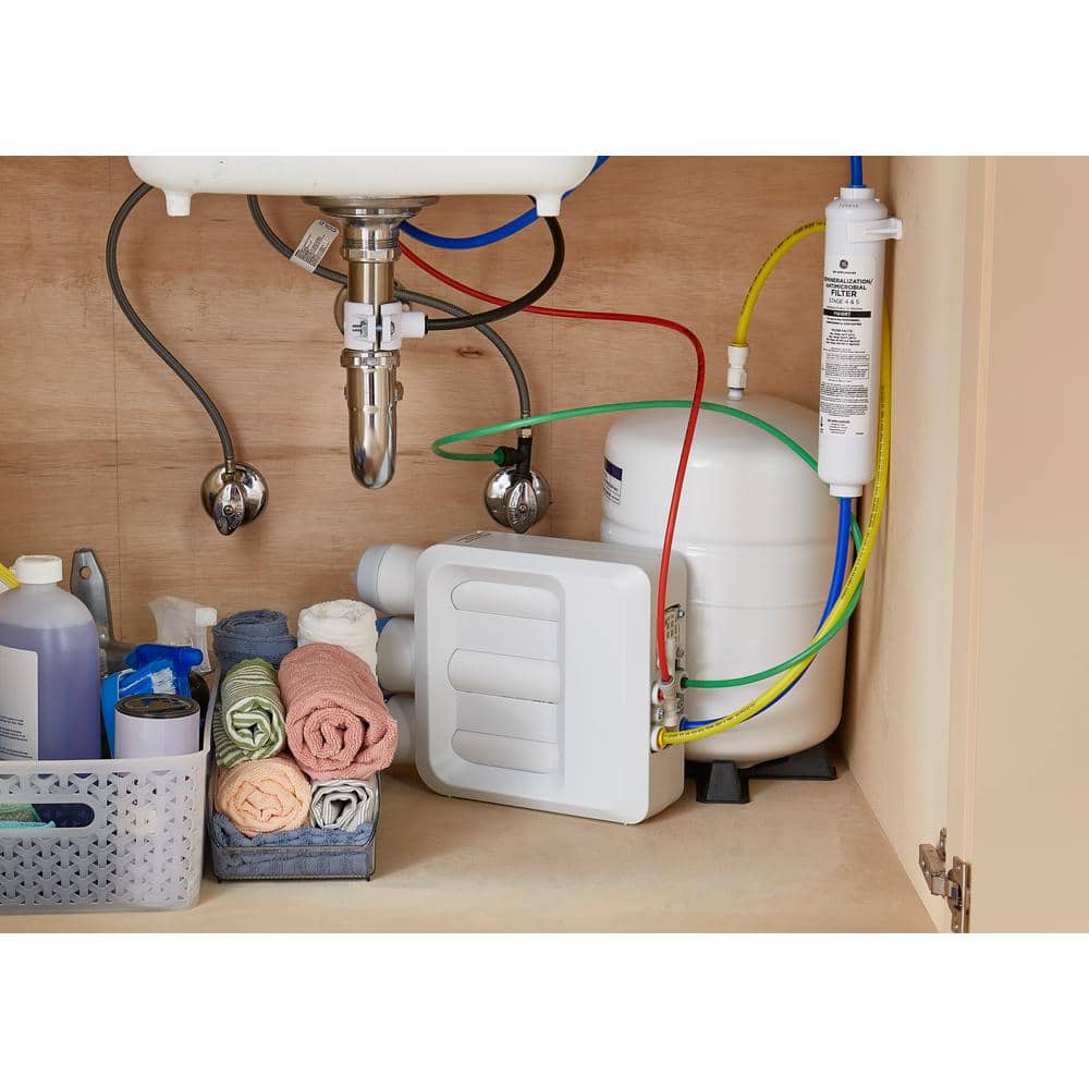 https://images.thdstatic.com/productImages/8a29e03b-ae18-4f58-a9e1-54cece76ec41/svn/white-ge-reverse-osmosis-systems-gxrv40tbn-40_1000.jpg