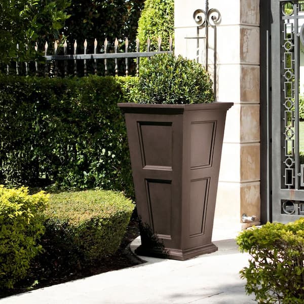 Fairfield 40 in. Tall Espresso Polyethylene Planter