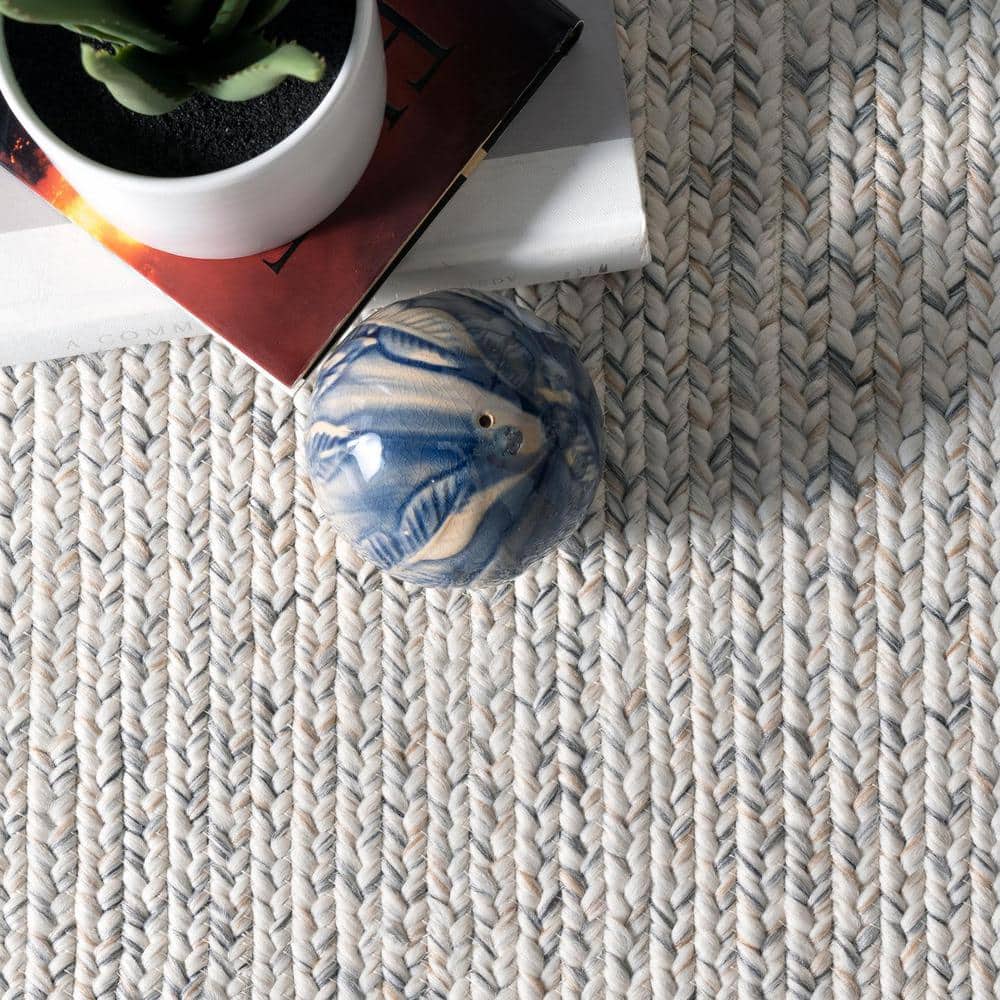 Elegant Ivory Braided 6' x 9' Synthetic Indoor/Outdoor Rug