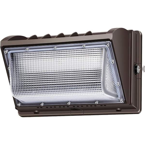 150 Watt Equivalent 21000 Lumen 120 Degree ‎White Dusk to Dawn Integrated LED Flood Light with Photocell 5000K, 1-Pack