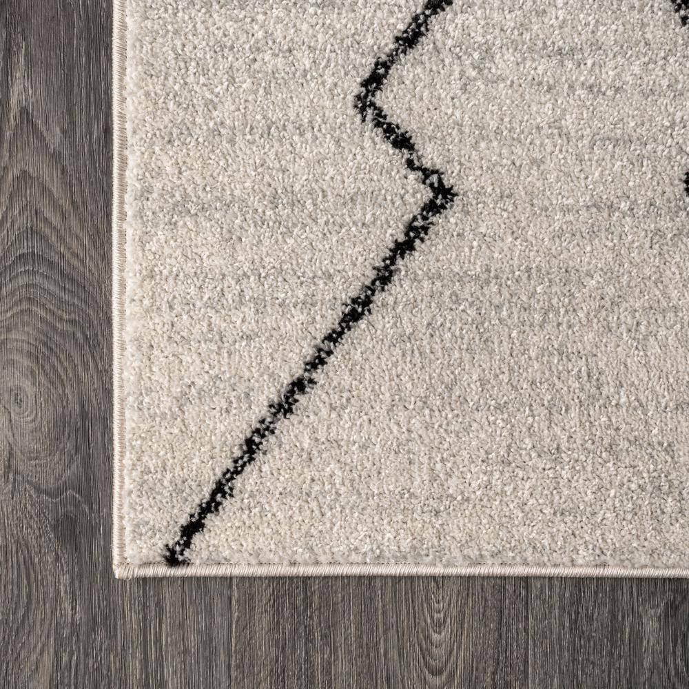 Cream and Black Geometric Synthetic 3' x 5' Area Rug