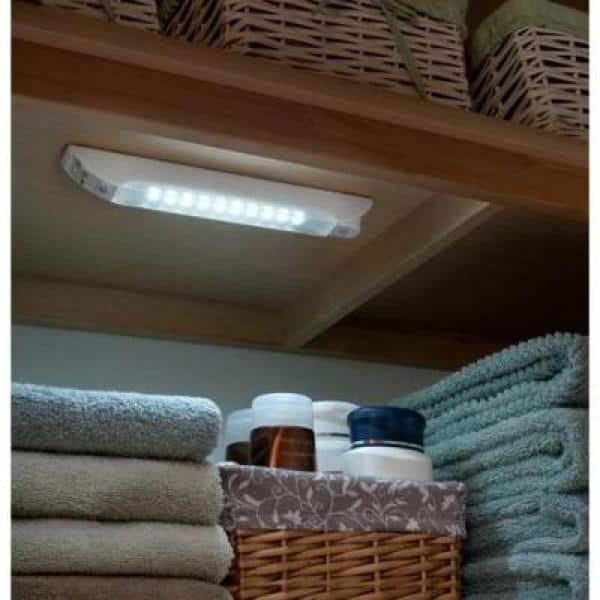 White Battery Powered Motion Sensor Undercabinet Light