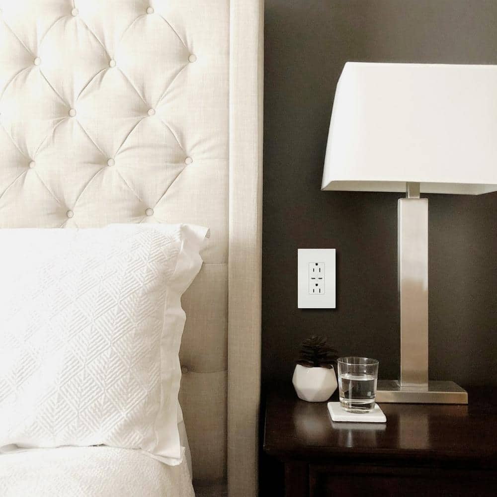 White Tamper Resistant Duplex Outlet with USB-C Ports