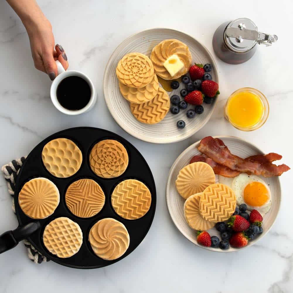 Black Cast Aluminum Patterned Pancake Pan with Handle