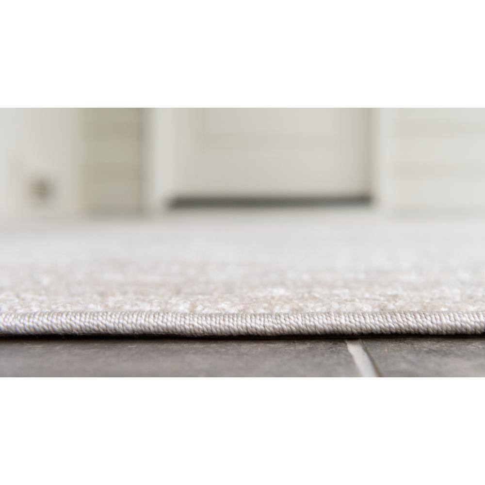 Easy-Care Stain-Resistant Light Gray Synthetic Outdoor Runner