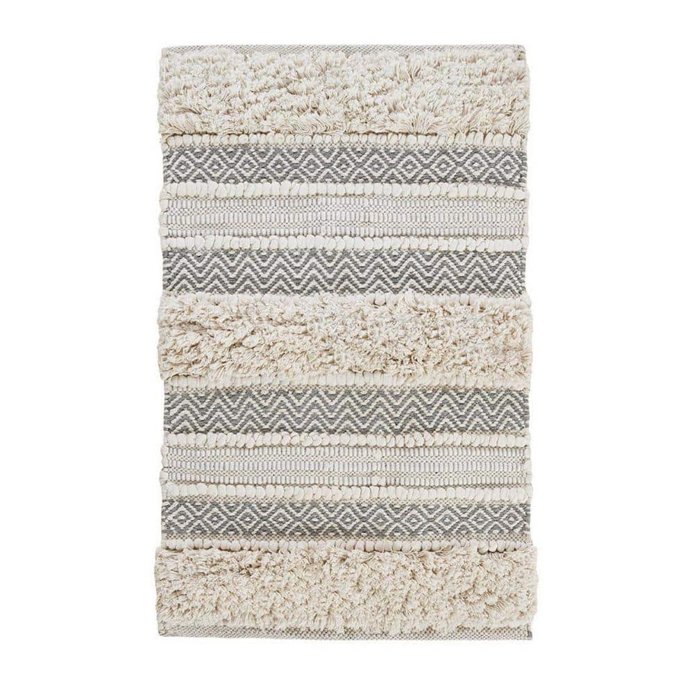 grey-tileon-bathroom-rugs-bath