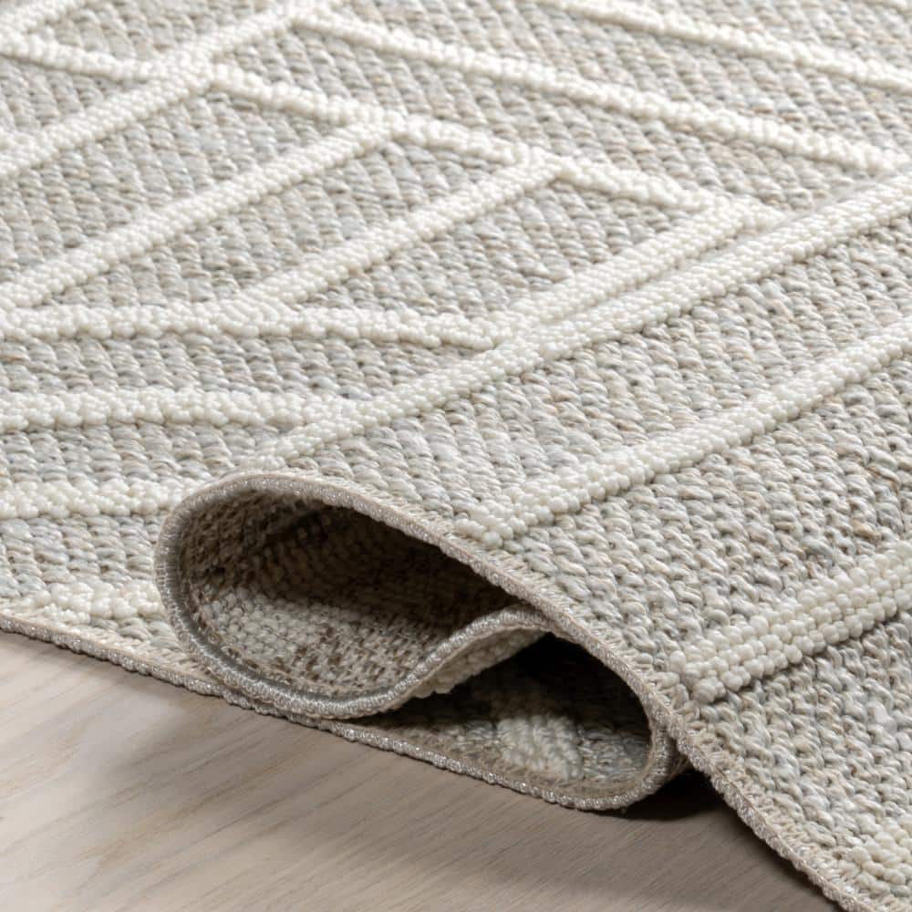 Liliya Light Gray Geometric Synthetic Washable Area Rug, 5' 3" x 7' 7"