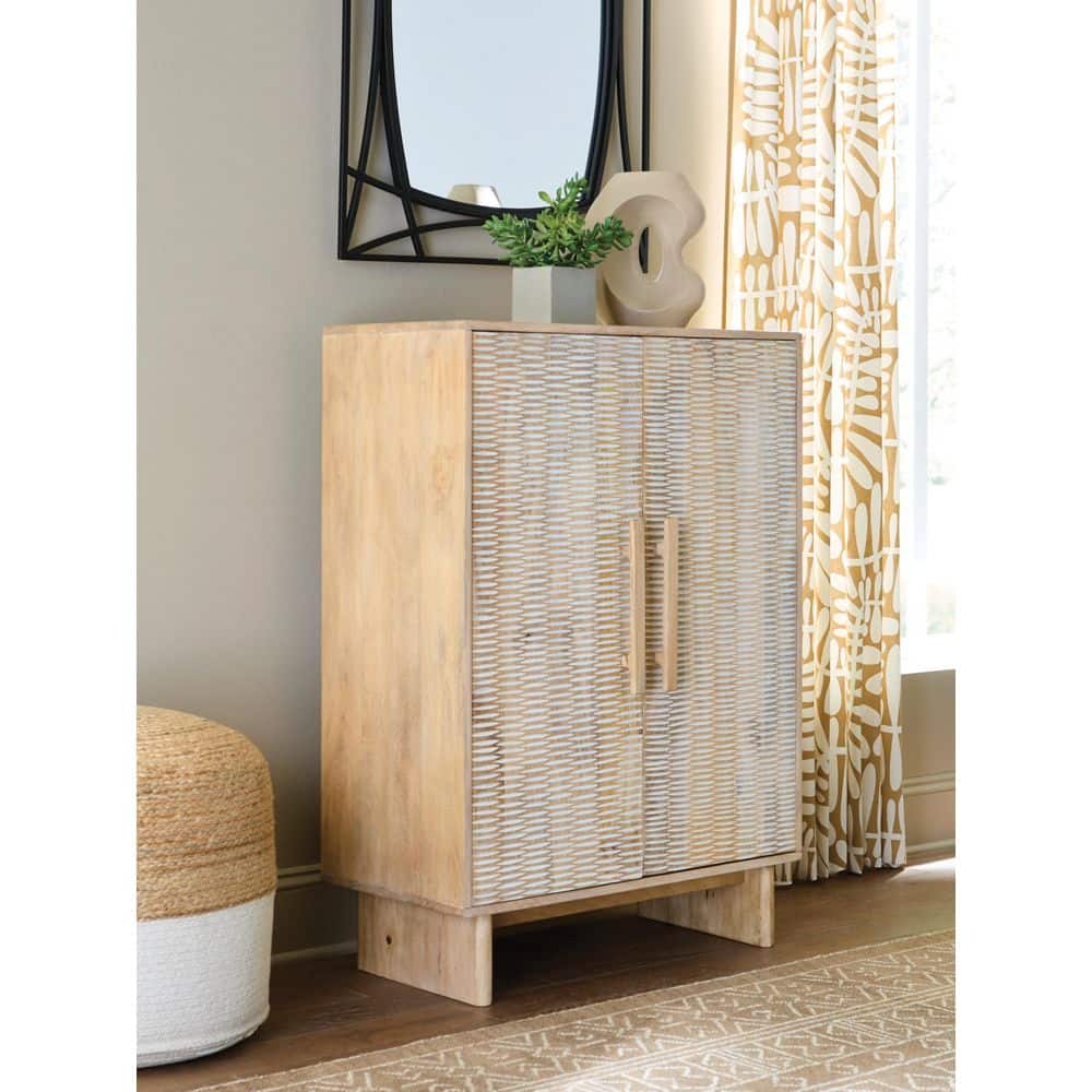 Signature DESIGN BY ASHLEY Dallinbury Brown/White 44.75 in. Accent