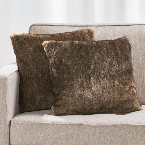 Faux Fur Decorative 18-inch Throw Pillows (Set of 2) - On Sale - Bed Bath &  Beyond - 8817153