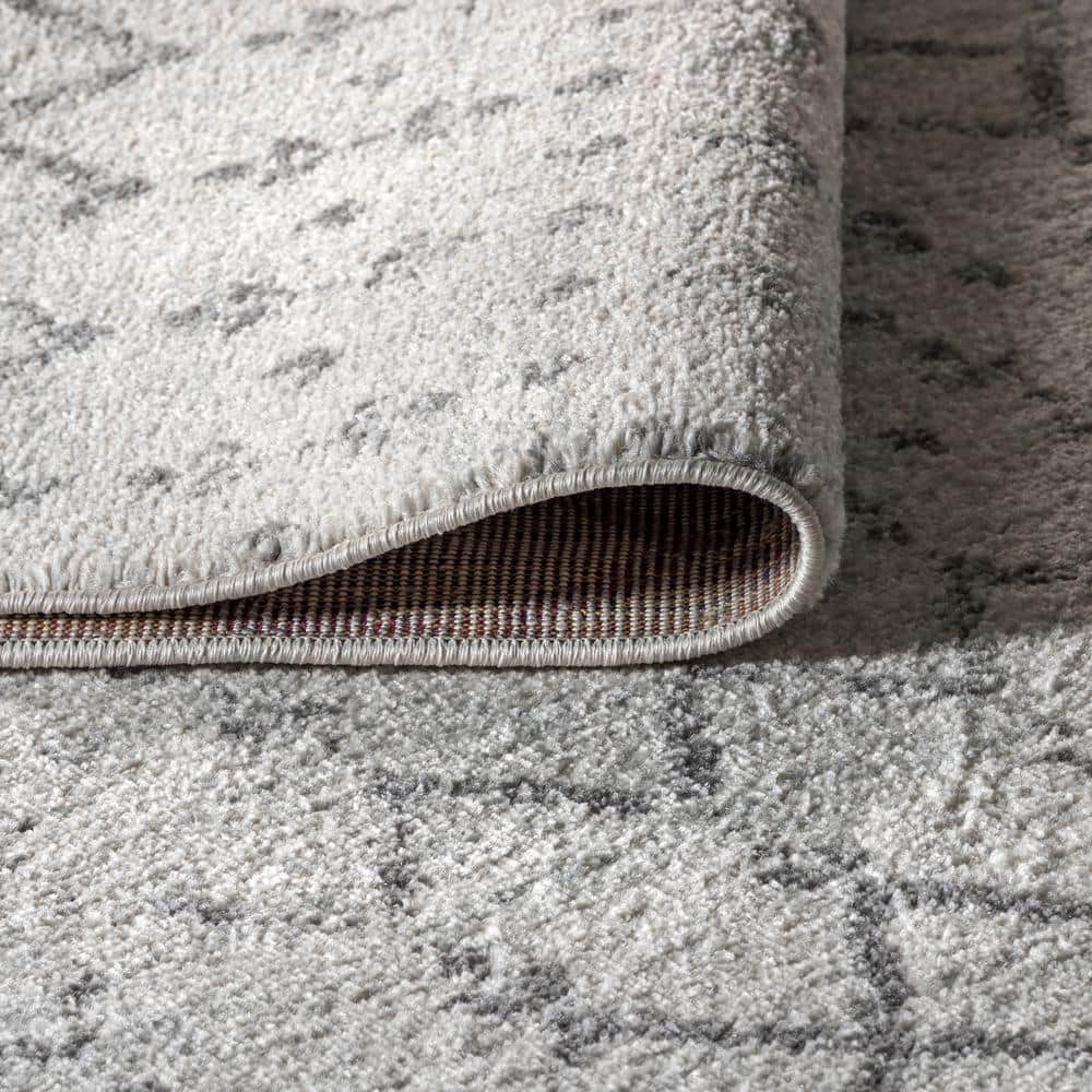 Ivory and Gray Diamond-Patterned 3' x 5' Synthetic Area Rug