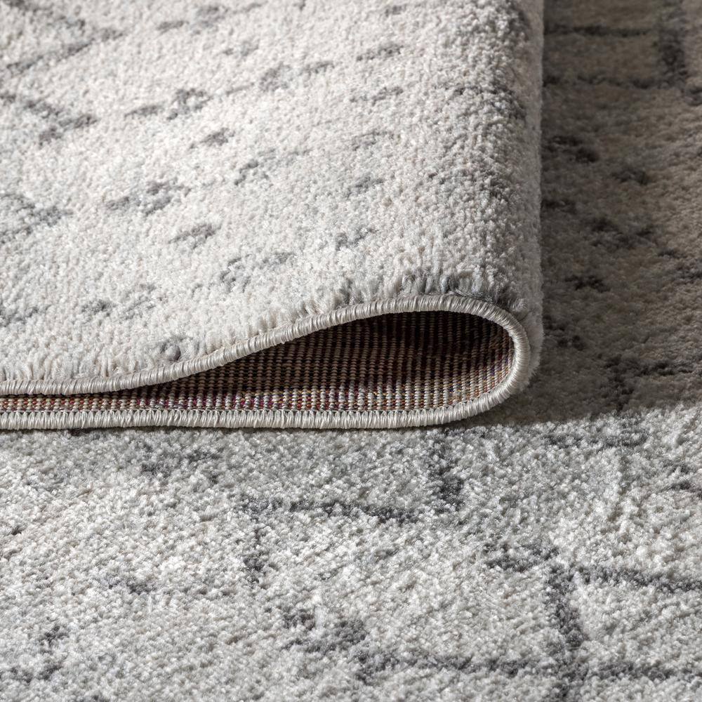 Modern Vintage Diamond 6' x 9' Oval Gray Geometric Area Rug